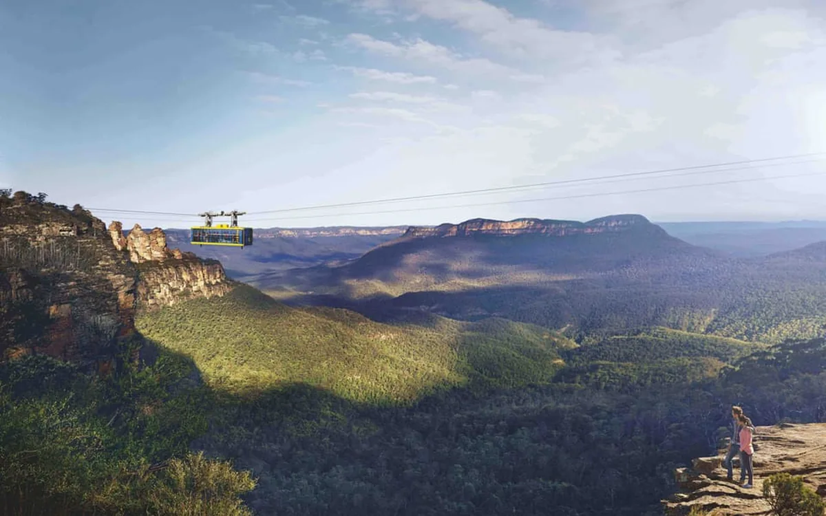 The Jamison Valley in morning sun, seen from the plateau above Katoomba